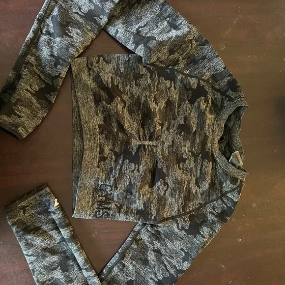 Gymshark Adapt Camo Seamless Crop - Picture 1 of 4